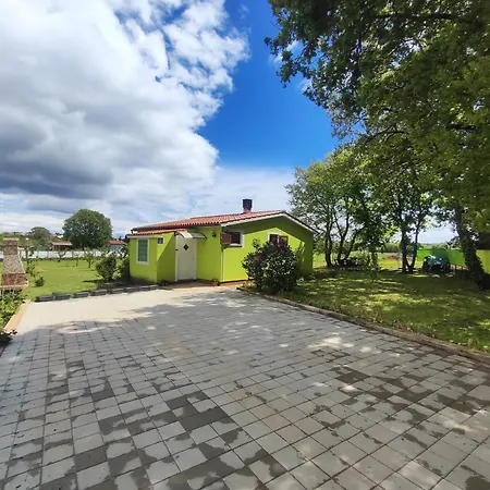 Holiday home Kuca Za Odmor Tri Sunca