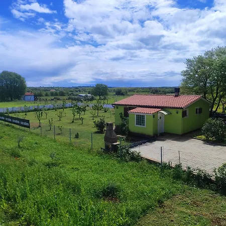 Holiday home Kuca Za Odmor Tri Sunca Pula