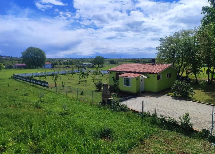 Holiday home Kuca Za Odmor Tri Sunca Pula